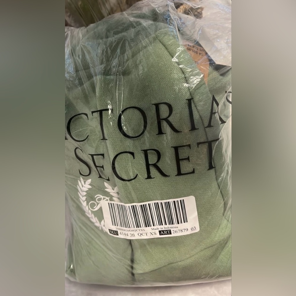 Victoria’s Secret logo Green Hooded Sweater - Picture 6 of 6